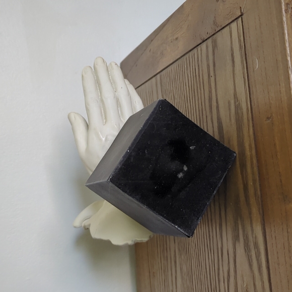 Blow a Kiss Sculpture on Block Base Leonardo Da Vinci Vitruvian Collection 2005 - Picture 4 of 8